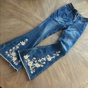 Chelsea & Violet embroidered flare jeans size 26